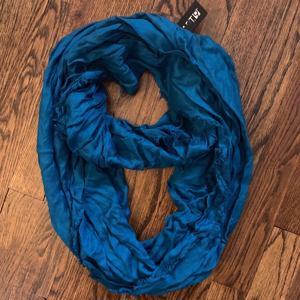 NWT Apt 9 Blue Infinity Scarf